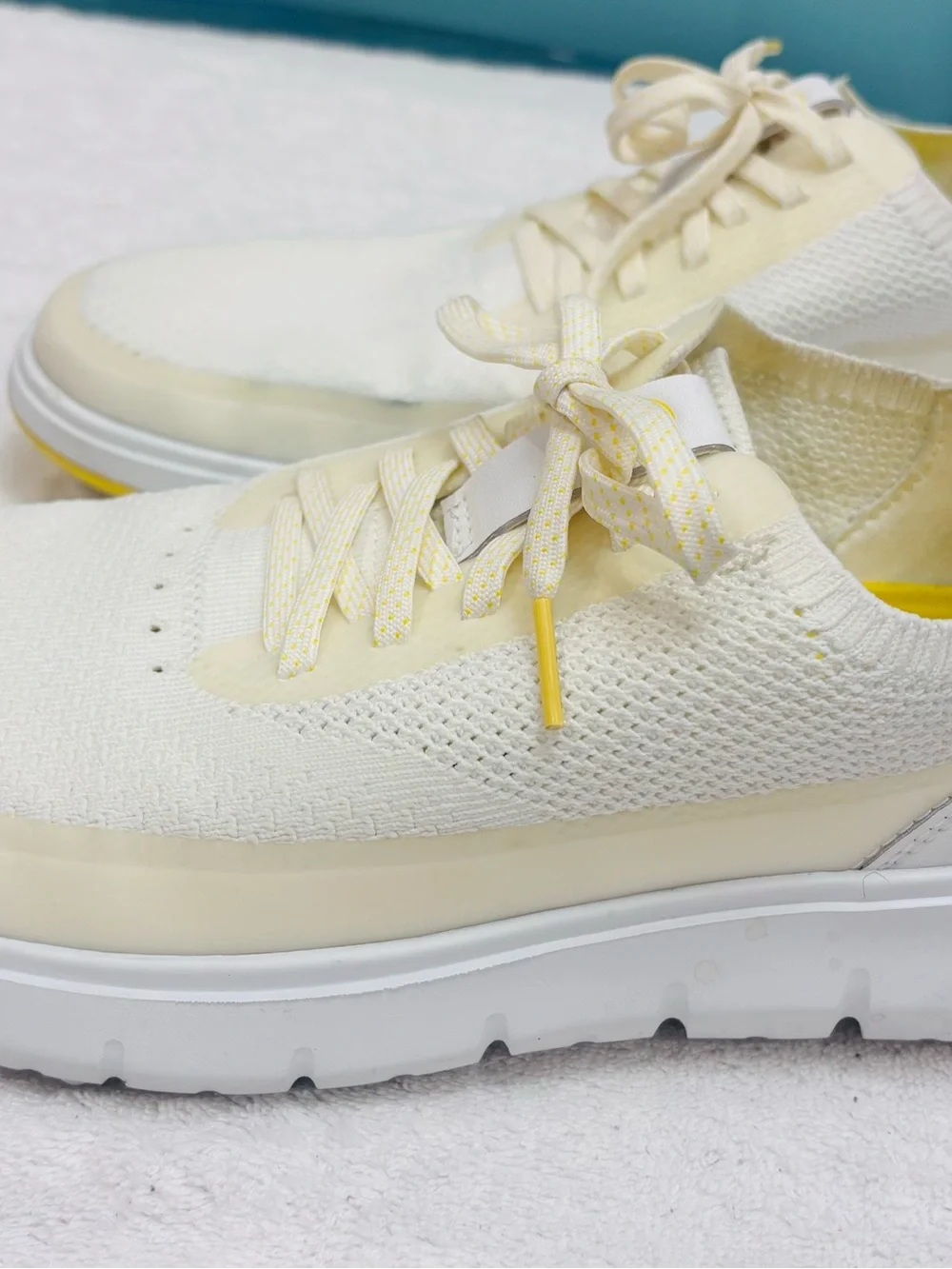 Almost Brand New Men’s Sneakers By Cole Haan - Size 10.5 USA / 43.5 EU- box 80